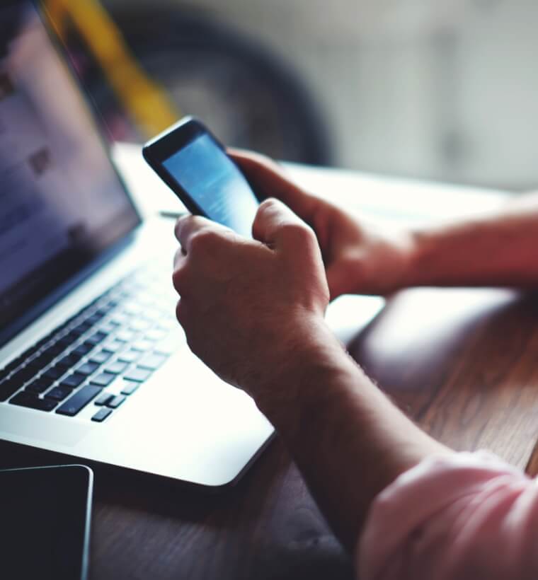 Skontaktuj się z nami<br>bo nic nie zastąpi rozmowy