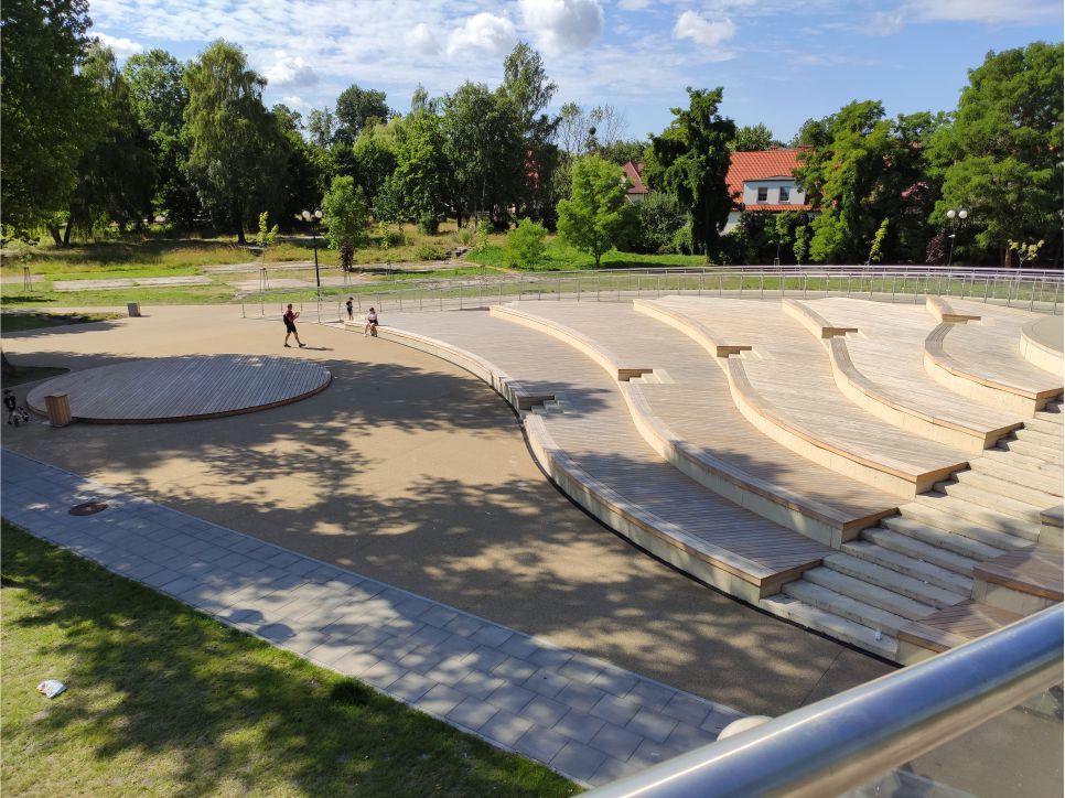 nawierzchnia ekoway jako plac w amfiteatrze