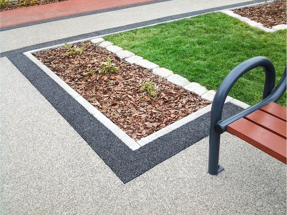 przykład połączenia dwóch kolorów nawierzchni ekoway w parku